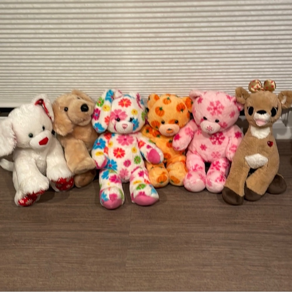 Build-A-Bear pumpkin bundle of six stuffed animals.